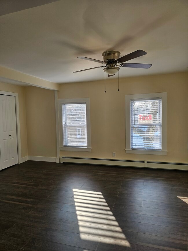 Building Photo - 187 Ferry St