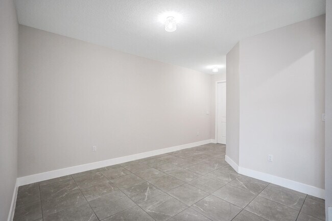 Building Photo - 4926 NW 48th Terrace