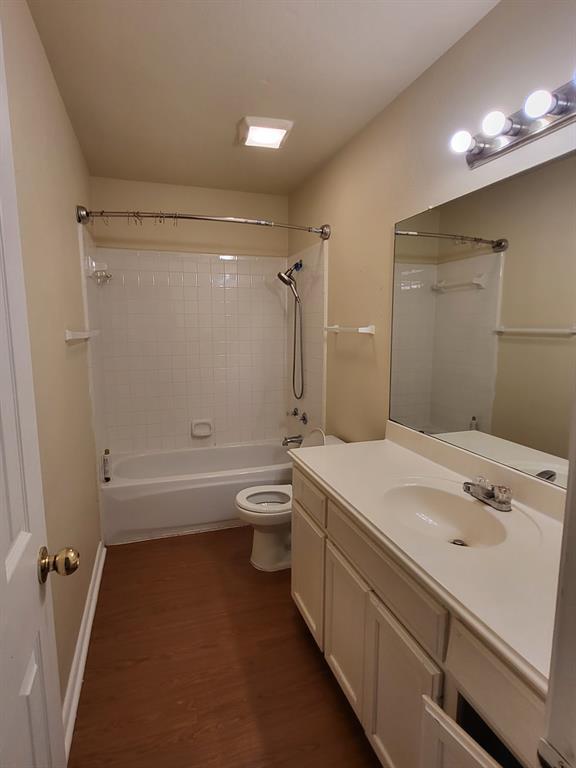 Building Photo - 304 N Kings Canyon Dr