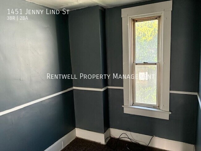 Building Photo - 1451 Jenny Lind St