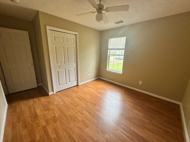 Building Photo - 753 Nelson Rd