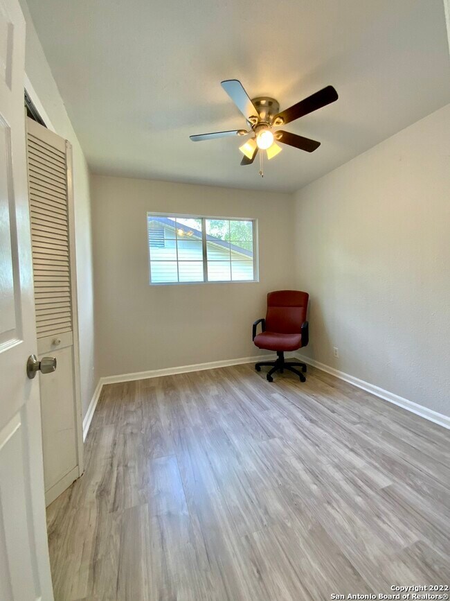 Building Photo - 8110 Pleasant Forest Dr