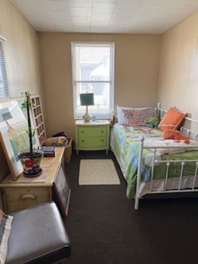 Building Photo - 2 Bedroom Single Family Home