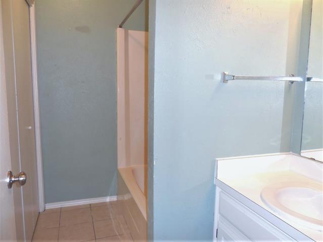 Building Photo - 3307 Gardenview Cir