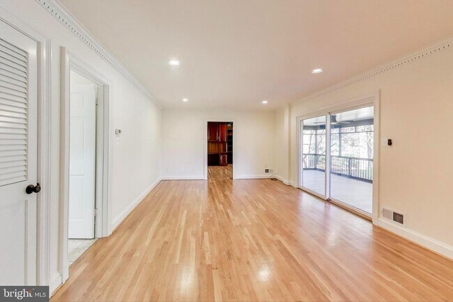 Building Photo - 4001 N Ridgeview Rd