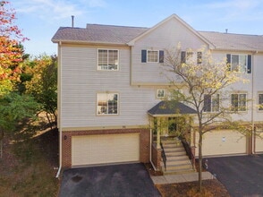 Building Photo - 71 Monarch Dr