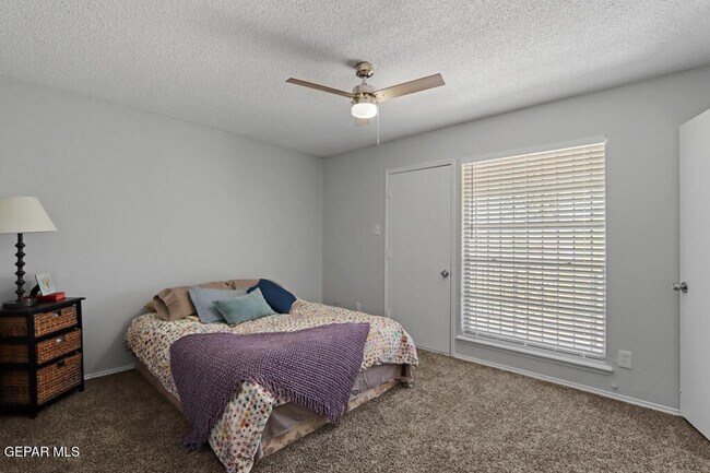 Building Photo - 6700 Escondido Dr