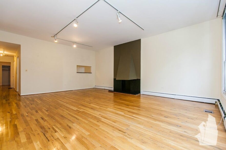 Building Photo - 1435 N Dearborn St