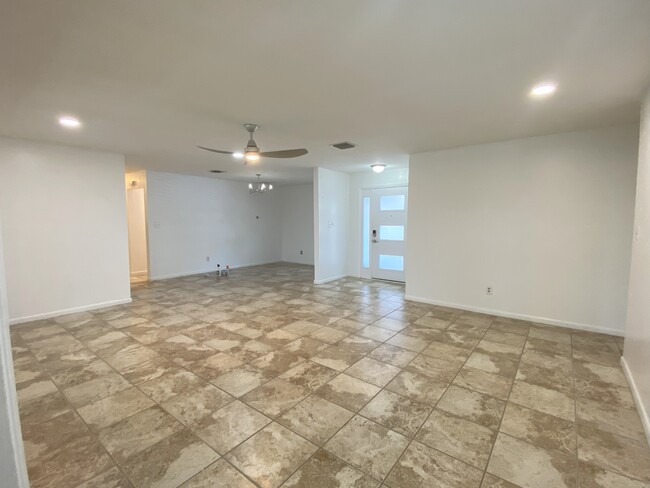 Building Photo - 1389 Sawgrass Ct