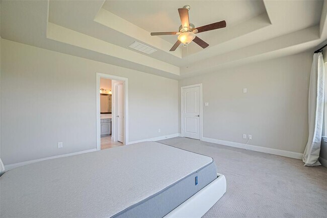 Building Photo - 6243 Garden Lakes Ln