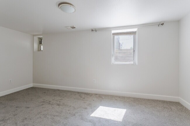 Building Photo - Updated Lower-Level Apartment Steps From Downtown Littleton!