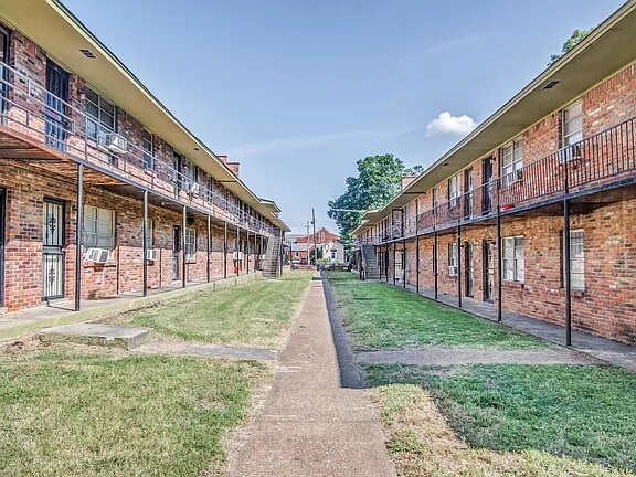 Building Photo - 605 E McLemore Ave