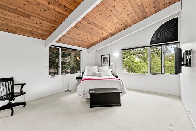 Building Photo - 25 Laurus Ln