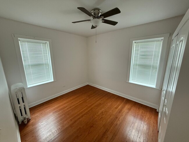 Building Photo - 5521 W Farragut Ave