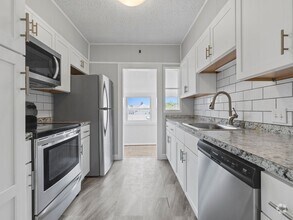 Building Photo - Massive Medford Apt near T & Tufts!  2-bat...