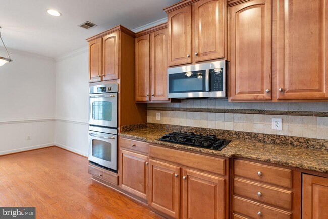 Building Photo - 5675 Harrington Falls Ln