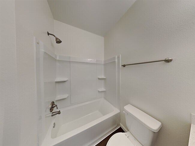 Building Photo - 5023 Highland Crest Dr
