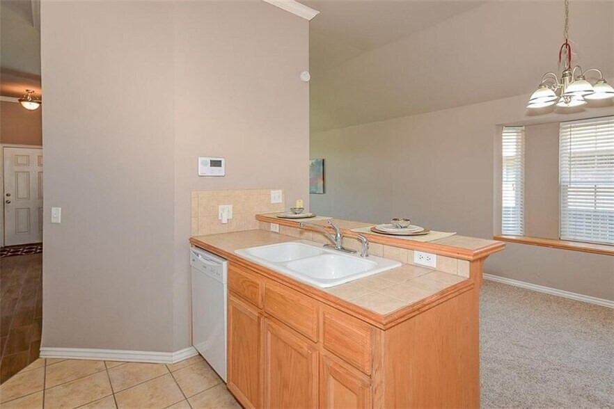 Building Photo - 913 Eagle Cliff Dr