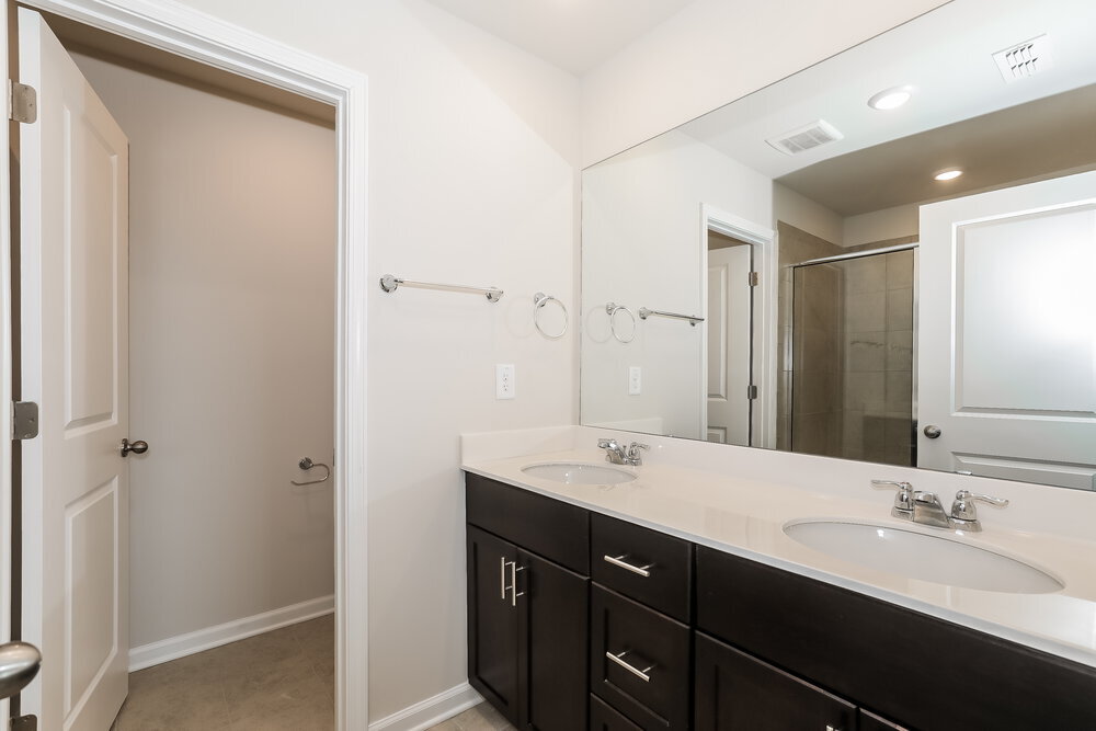 Building Photo - 1605 Villageside Ct
