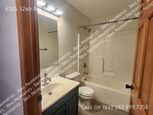 Building Photo - 6305 32nd Ave