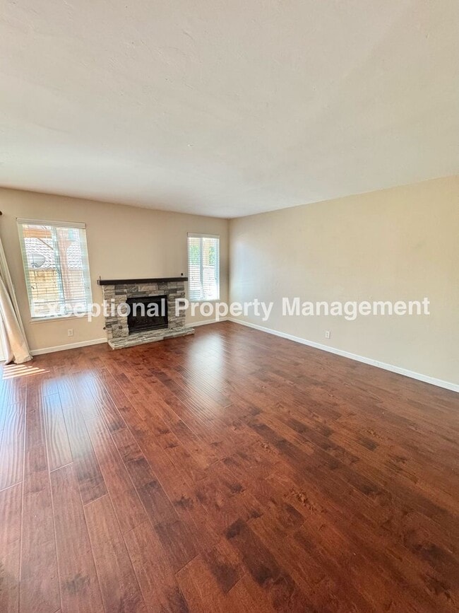 Building Photo - 8419 Cedarwood Ln