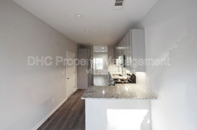 Building Photo - 2290 Connally Pl