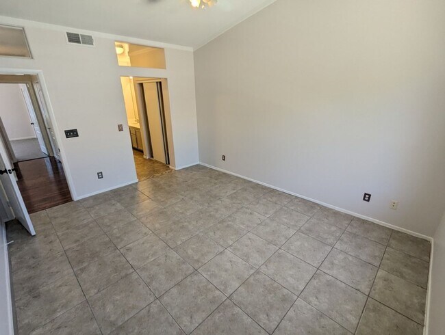 Building Photo - 9901 Trailwood Dr