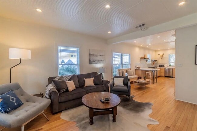 Building Photo - 1503 Newton St