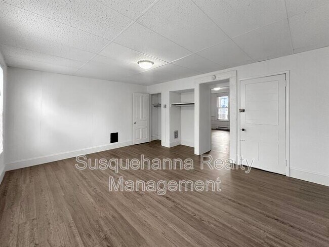 Building Photo - 344 N Mulberry St