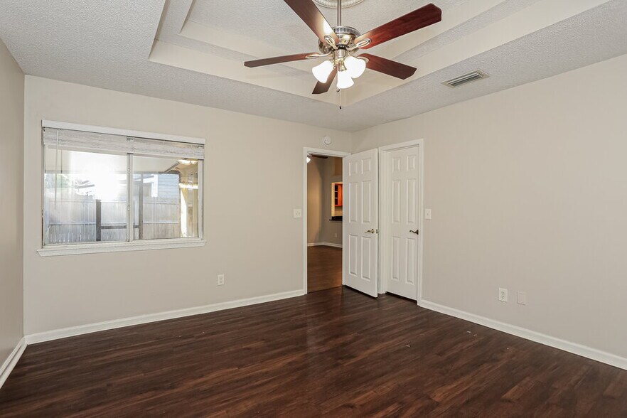 Building Photo - 11340 Trotting Horse Ln S