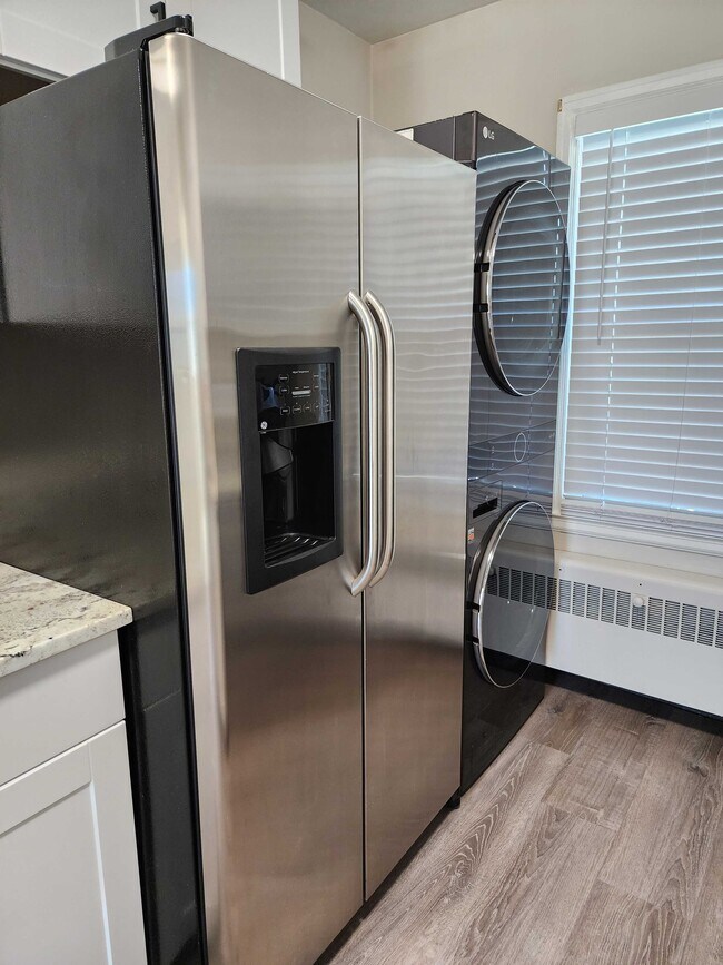 Building Photo - 210 E 4800 S