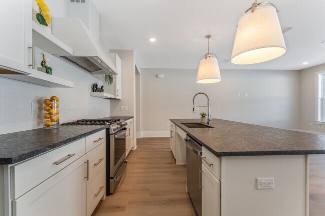 Building Photo - 175 Jasmine Dr