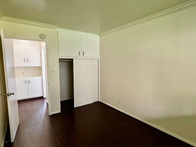 Building Photo - 1 Bed/1 Bath Pacific Beach