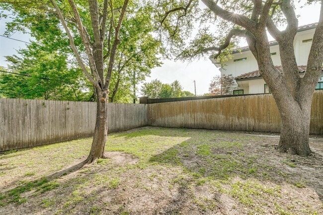 Building Photo - 6545 Winton St