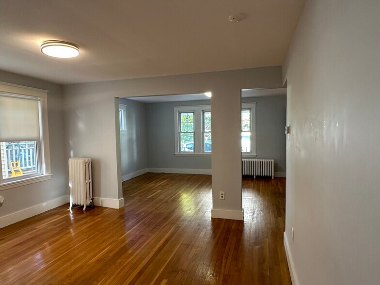 Building Photo - 18 Symmes St