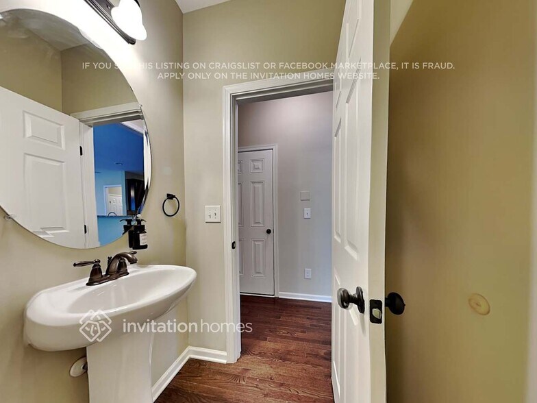 Building Photo - 10716 Drake Hill Dr