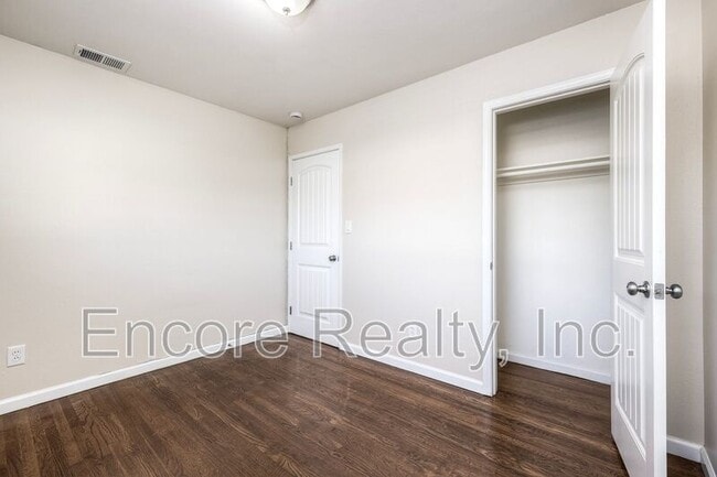 Building Photo - 6135 Chadwick Ave