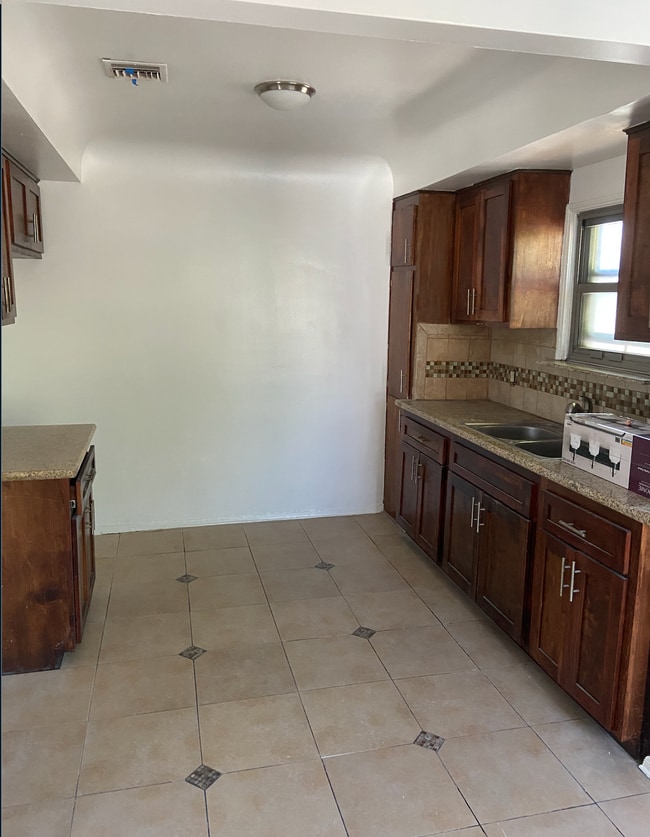 Kitchen - 10221 S 8th Ave