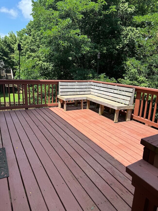Building Photo - 652 Winding Bluff Way