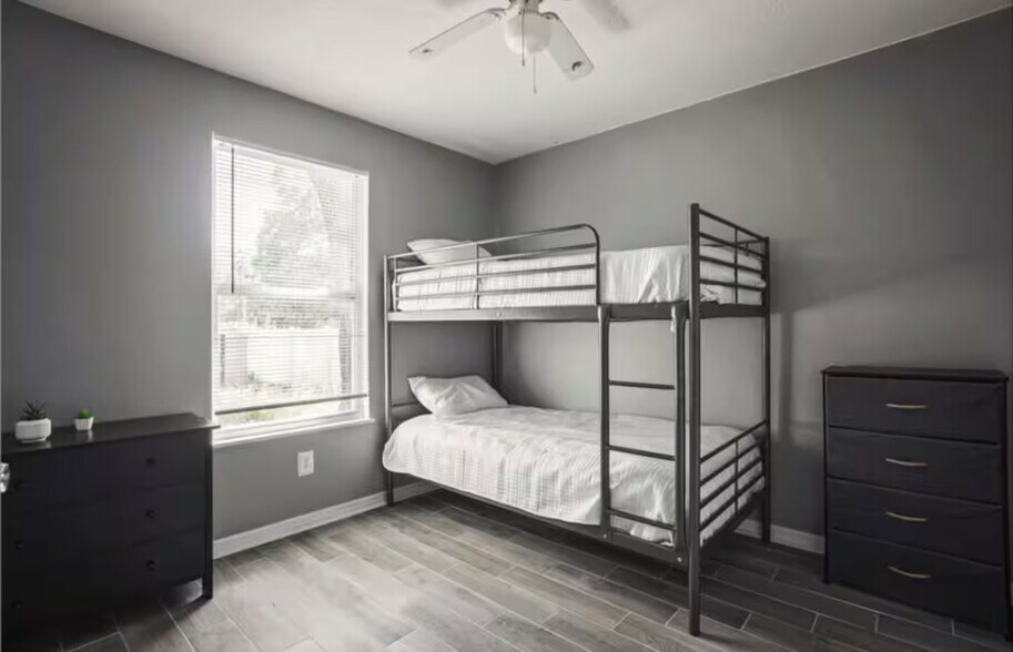 Building Photo - 3615 E Lambright St