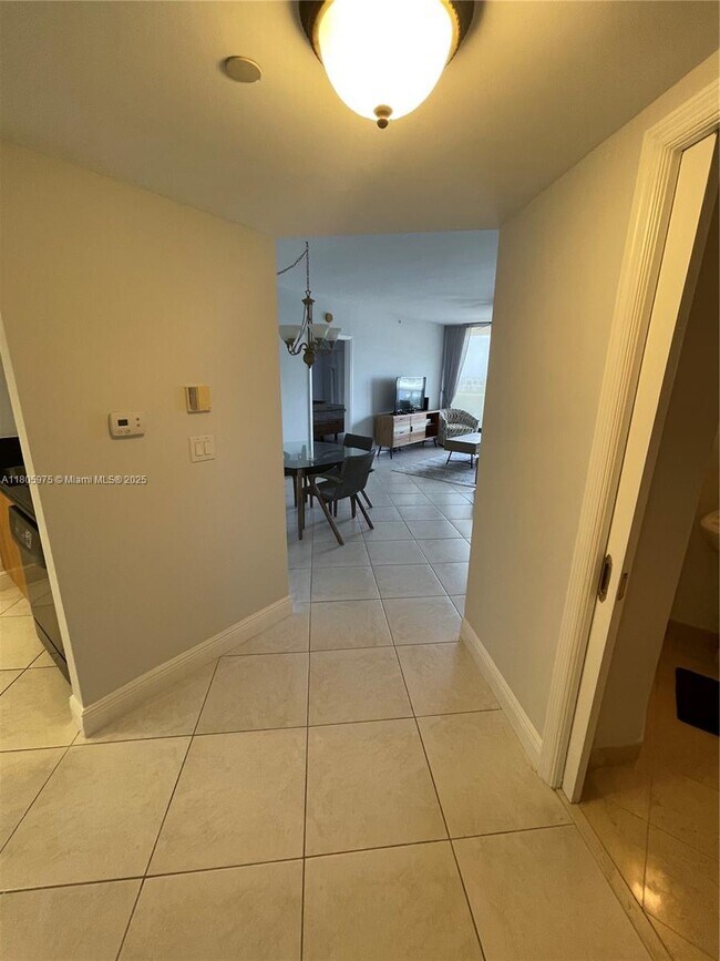 Building Photo - 9559 Collins Ave