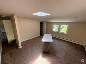 Building Photo - 615 Floral Pl