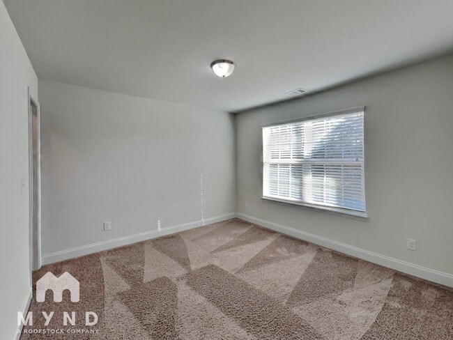Building Photo - 464 Vandenburg Dr