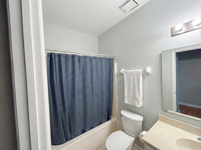 Building Photo - 455 S Piazza Ct