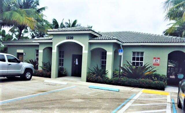 Building Photo - 909 NW 18th Ave