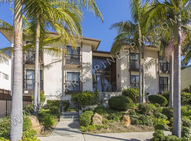 Building Photo - *OPEN HOUSE: 5/4 10-11AM* La Jolla 2 Br wi...