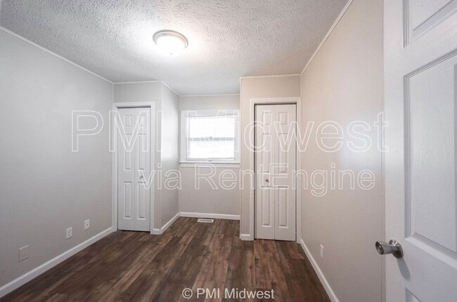 Building Photo - 126 Lewis Dr
