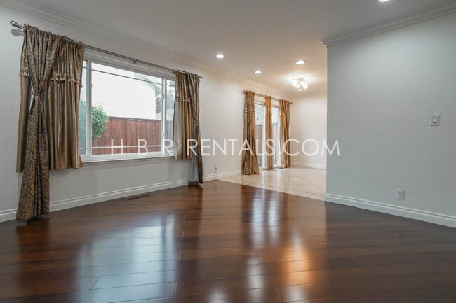 Building Photo - Single Story Charming 3-Bedroom Pleasanton Home Now MOVE IN Ready!