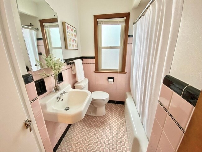 Building Photo - 2787 N Sholes Ave