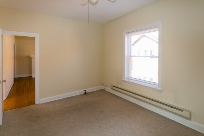 Building Photo - 4426 N Wolcott Ave